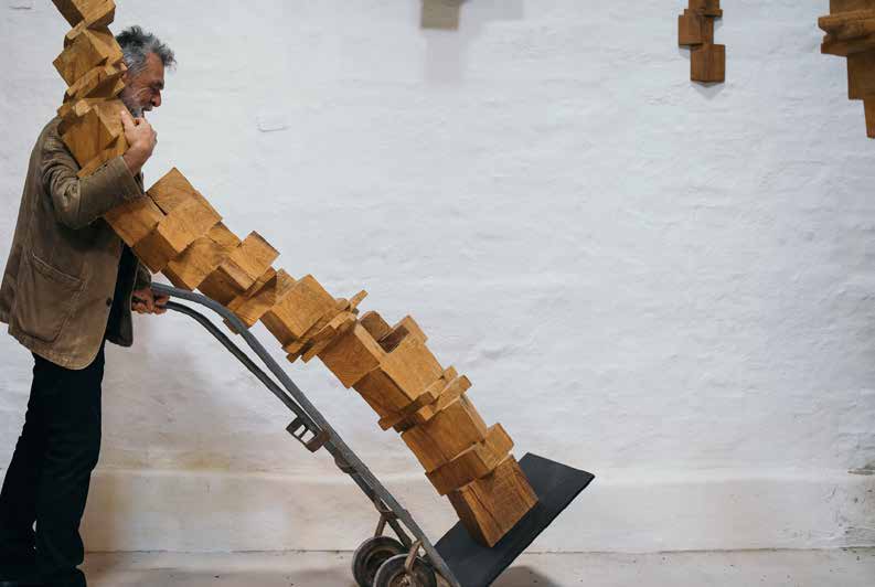 Holzskulptur aus der Werkreihe Charaktere